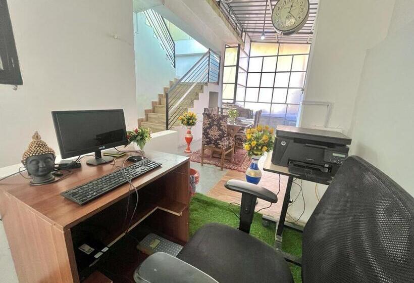 مبيت وإفطار Backwoods Suites Shimla