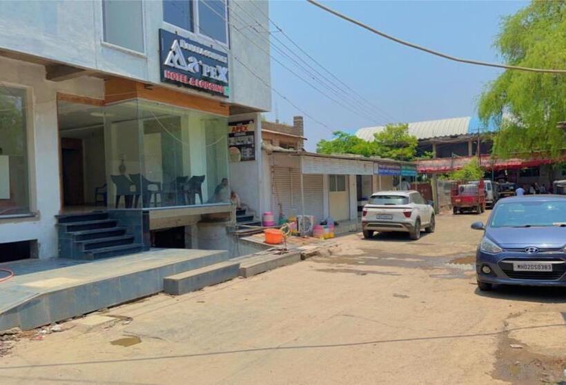 בית מלון כפרי Apex, Akkalkot