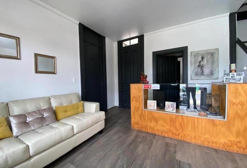 ペンション Hostal La Casona