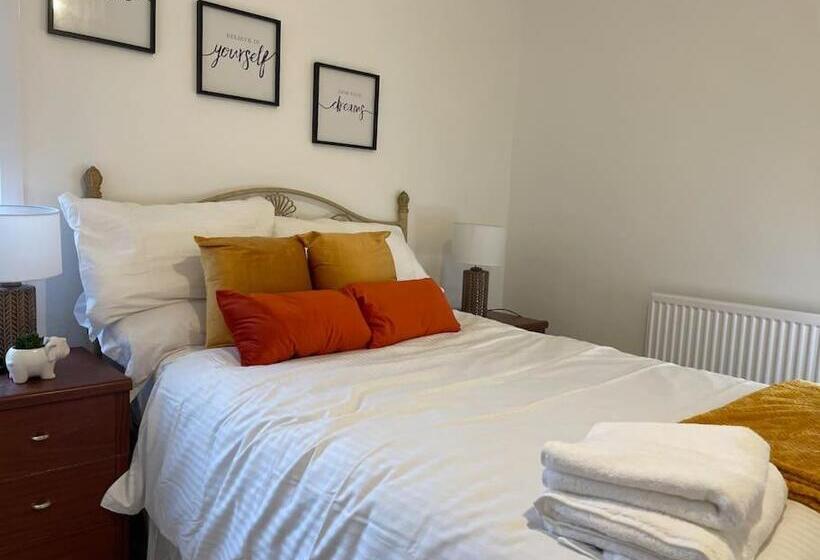 ペンション Keary Entire House. 3 Beds. Bright And Cheerful