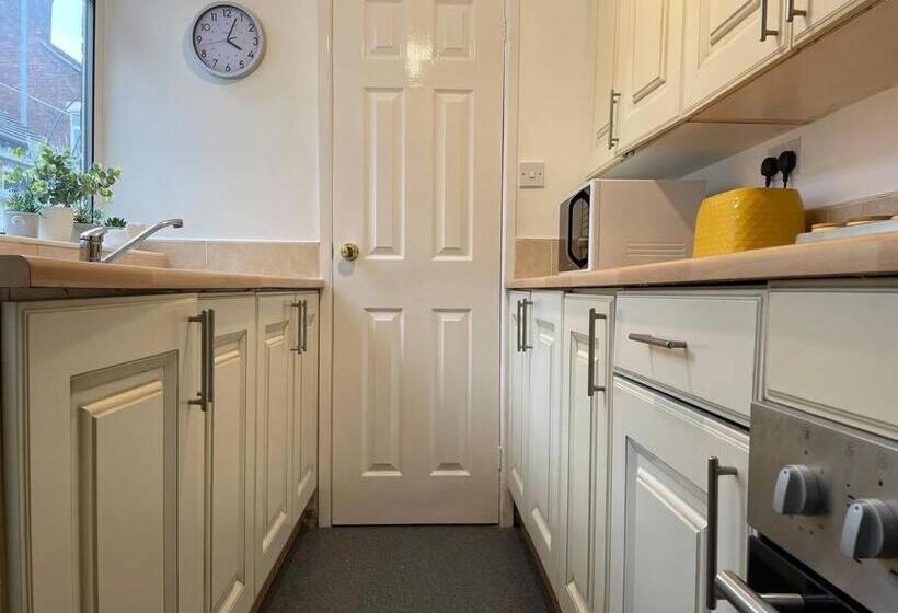 ペンション Keary Entire House. 3 Beds. Bright And Cheerful