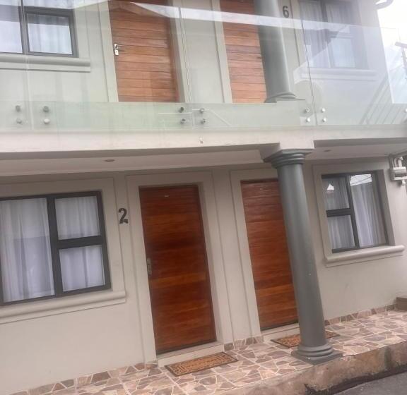 פנסיון Roadview Suites