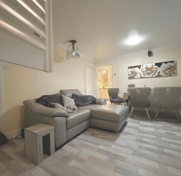 بنسيون Tj House