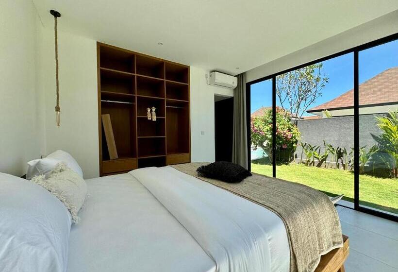 ユースホステル Nyepi Pagerwesi Villa Bali