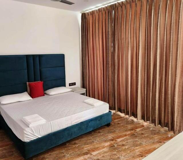 هتل 36 Yard Beach Cottages