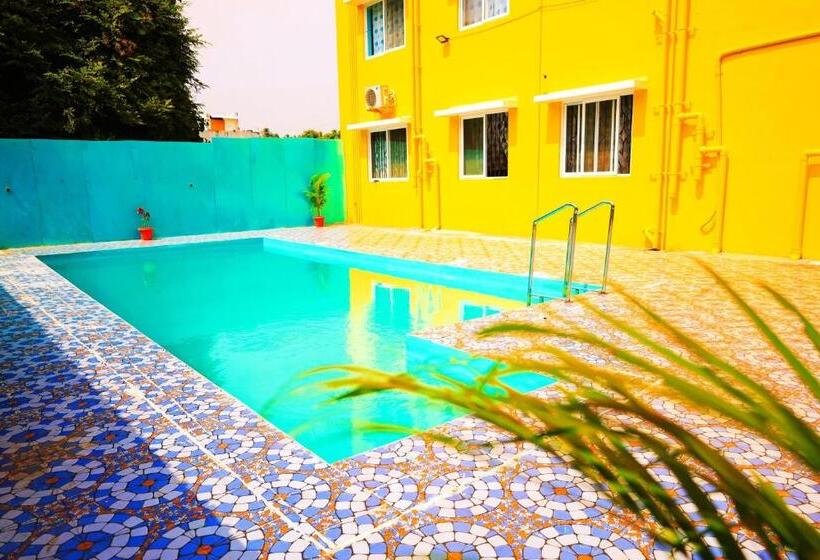 هتل Auro Galaxy Pondy With Swimming Pool