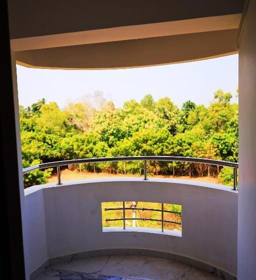 هتل Auro Galaxy Pondy With Swimming Pool