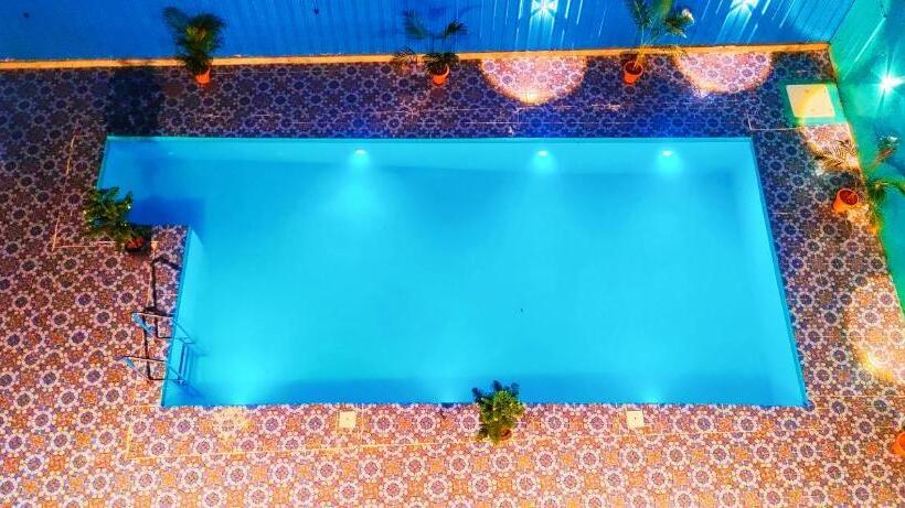 هتل Auro Galaxy Pondy With Swimming Pool