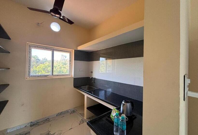 هتل Auro Galaxy Pondy With Swimming Pool