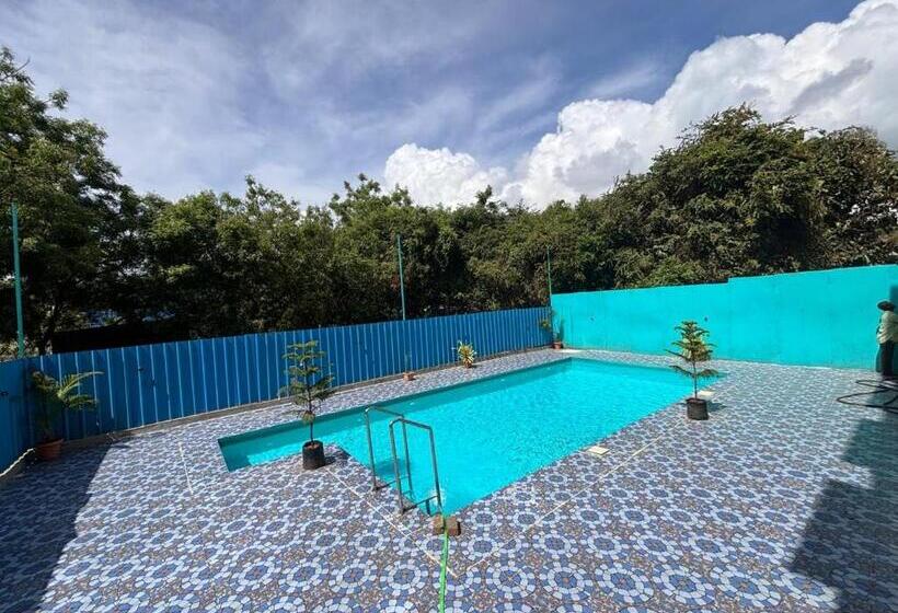 هتل Auro Galaxy Pondy With Swimming Pool
