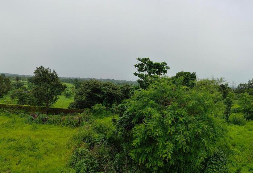 فندق Dr Bhoir Farm & Resort