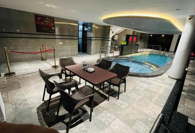 בית מלון כפרי Gulmohar Resort & Spa