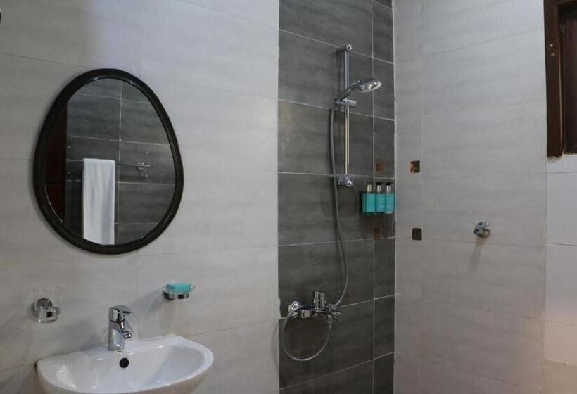 هتل L Azure Beach Resort
