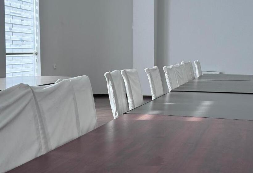 בית מלון כפרי Parvoz