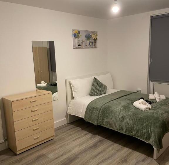 پانسیون Lovely Triple And Quadruple Bedrooms In Euston