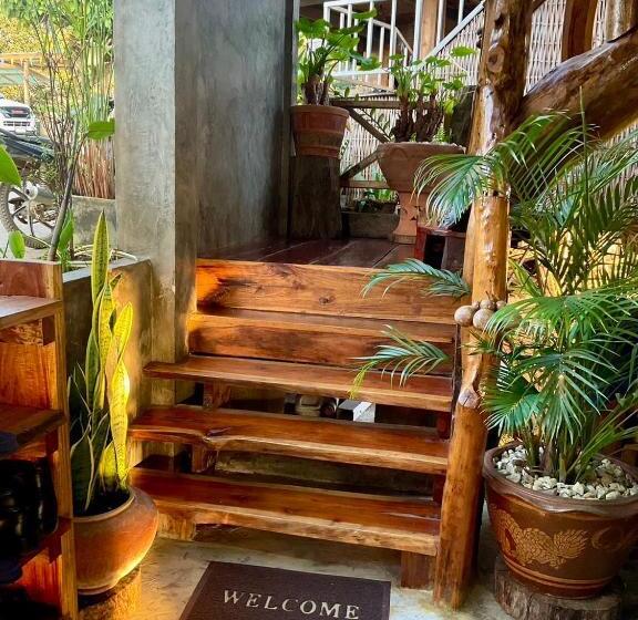 リゾートホテル Sakadburi Homestay