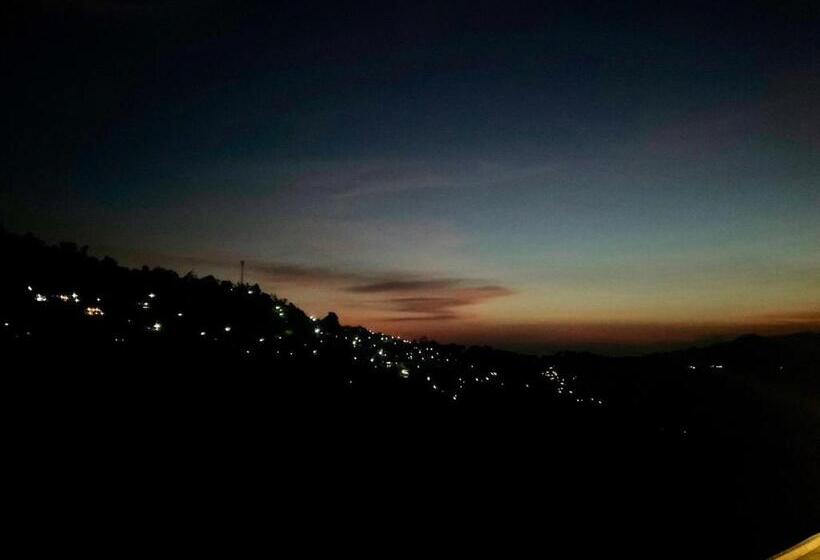 リゾートホテル Sakadburi Homestay