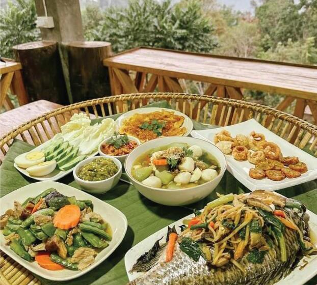 リゾートホテル Sakadburi Homestay