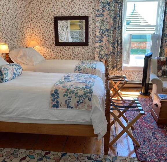 فندق صغير Mecklenburgh Inn