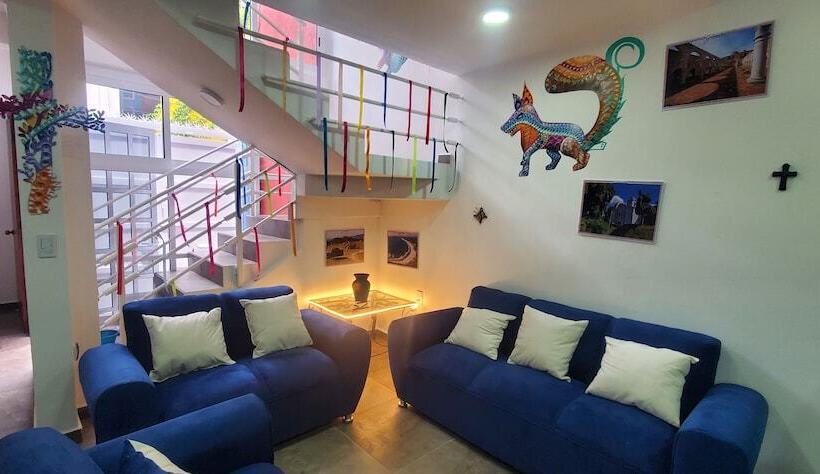 Hostal Guelaguetza Danza De La Pluma