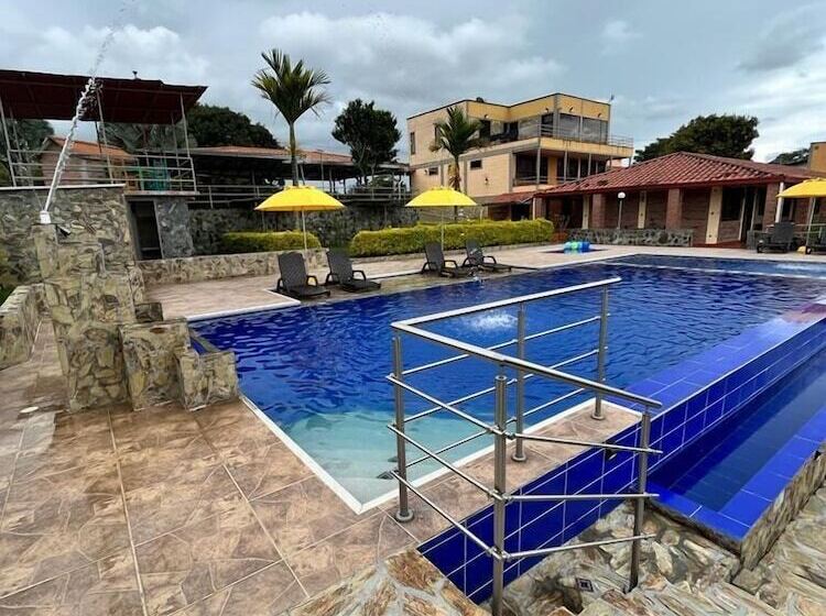 هتل Bora Bora Campestre Los Mangos