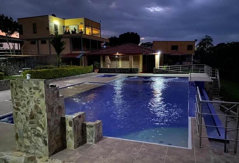 هتل Bora Bora Campestre Los Mangos