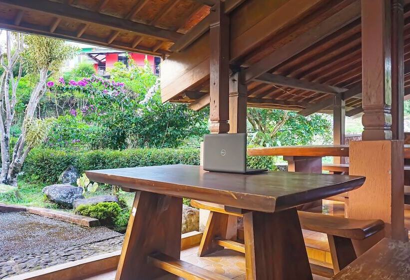 فندق Capital O 92836 Villa Kampoeng Katineung