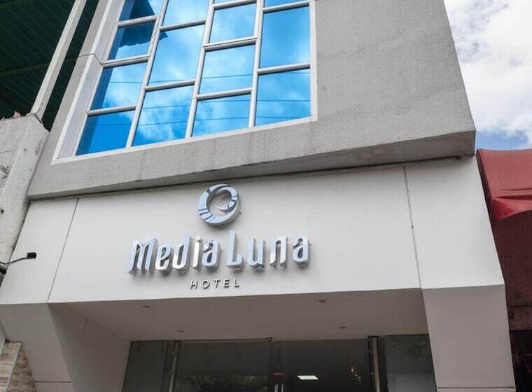 هتل Media Luna