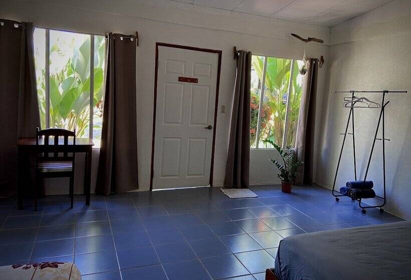 فندق Rooms & Pool Macaws