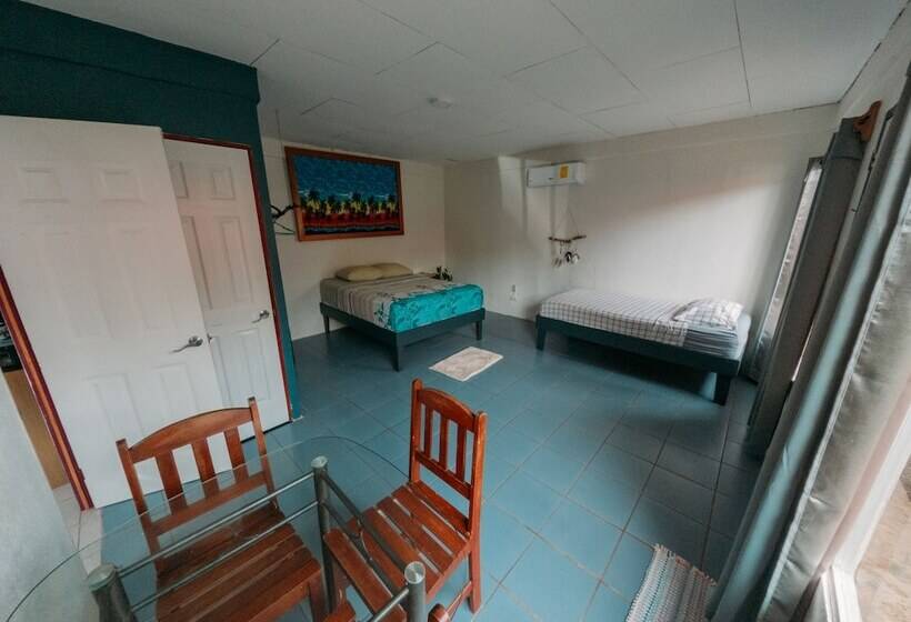 فندق Rooms & Pool Macaws