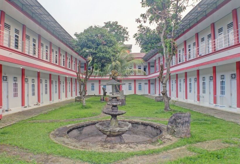 هتل Spot On 92834 Wisma Dira Tiara Syariah