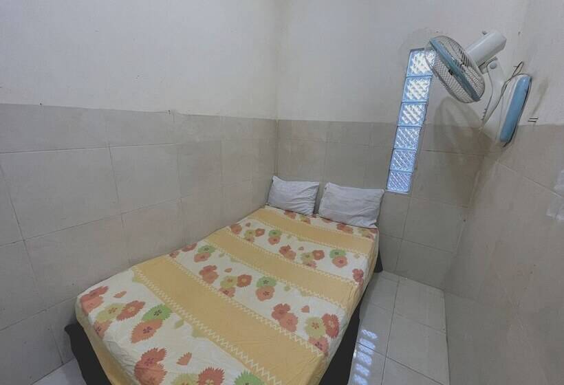 ホテル Spot On 93035 Karman S Sari Homestay Syariah