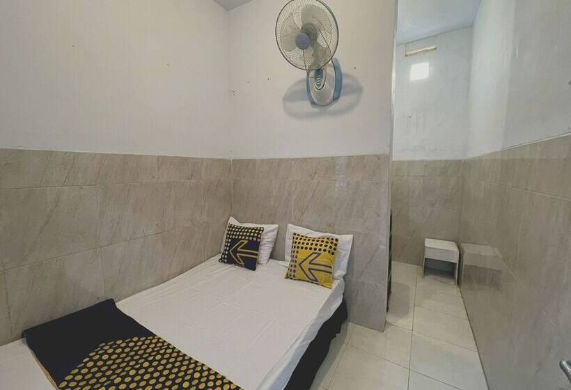 ホテル Spot On 93035 Karman S Sari Homestay Syariah