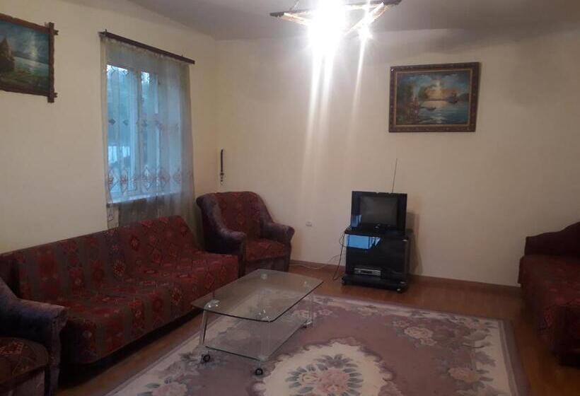 پانسیون Aghveran Eco Guest House