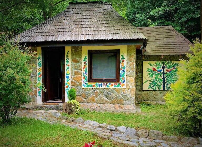 پانسیون Frații Jderi   Utopia Verde