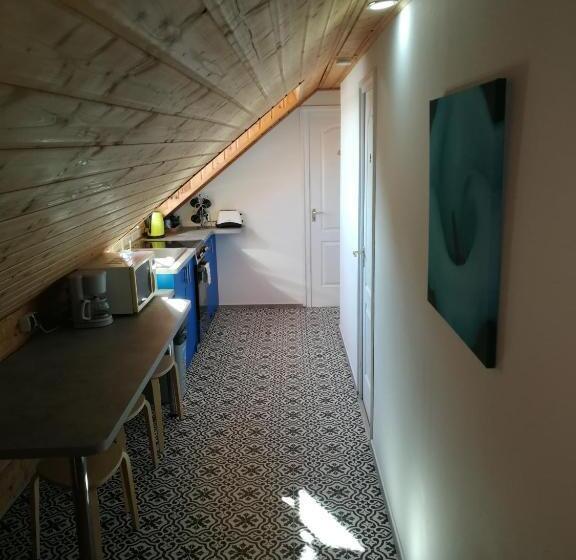 بنسيون Manoka Guest House