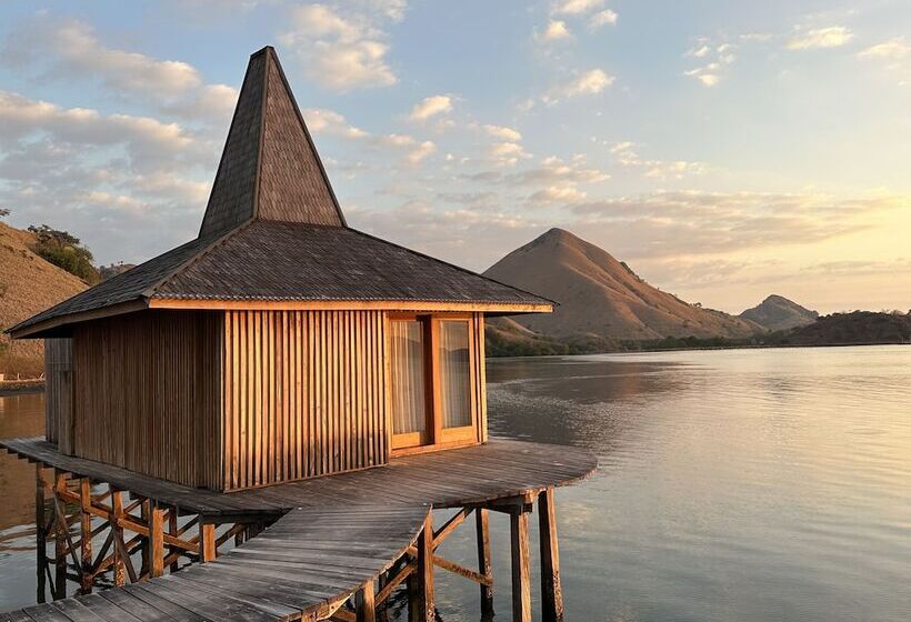 استراحتگاه Menjaga Bay