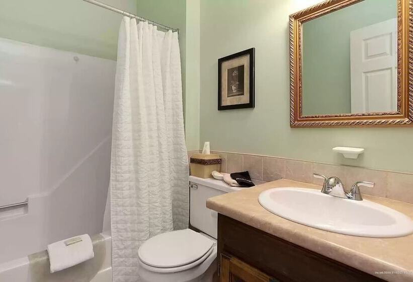 צימר Greenwood Manor Inn