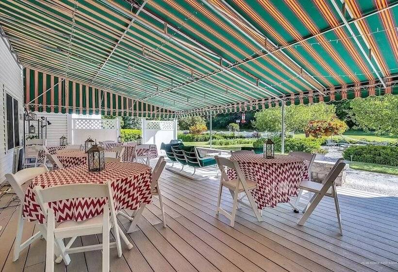 צימר Greenwood Manor Inn