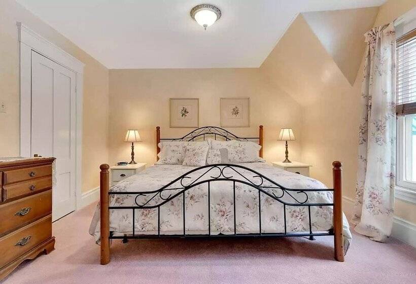 צימר Greenwood Manor Inn