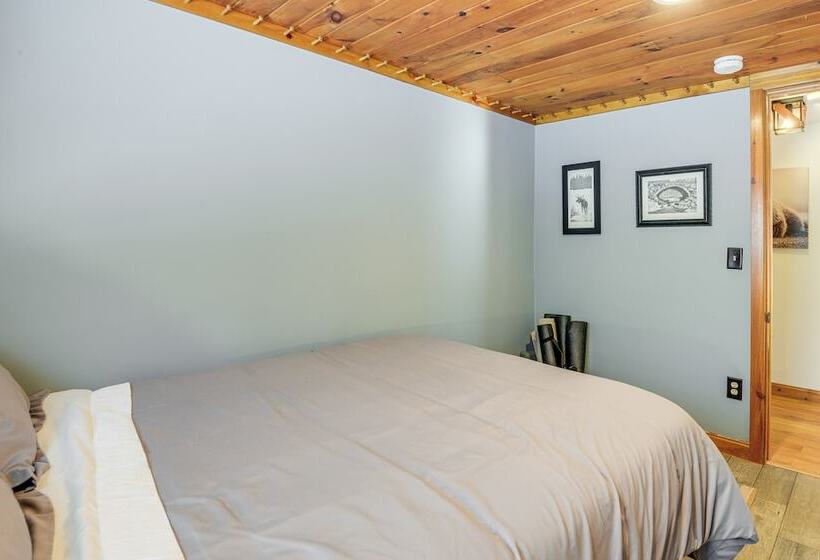 Cozy Cabin Between Stratton Resort & Mount Snow