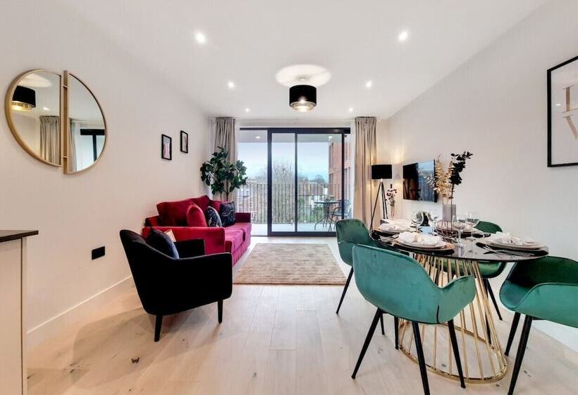 Deluxe Wembley Harrow Apartment