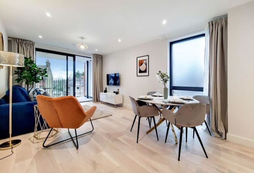 Deluxe Wembley Harrow Apartment