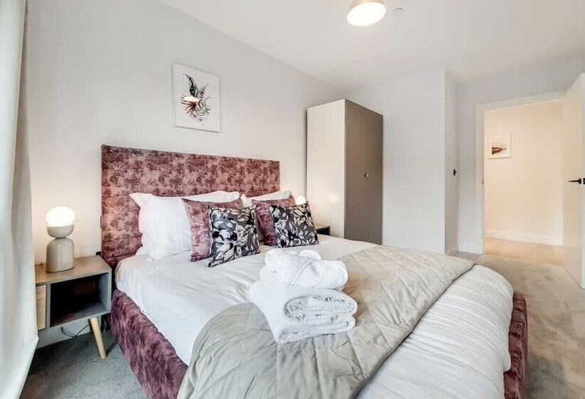 Deluxe Wembley Harrow Apartment