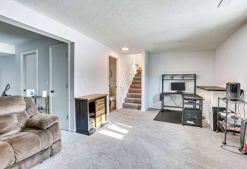 Home W/ Fire Pit & Sunroom: 9 Mi To Downtown Akron
