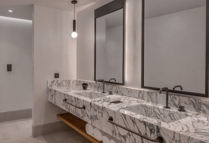 هتل Domes Novos Santorini, Autograph Collection