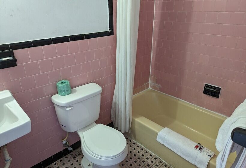 호텔 Travelers Inn