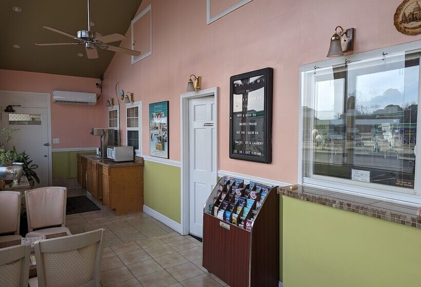 호텔 Travelers Inn