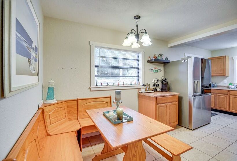 Patio & Grill: Idyllic Sorrento Vacation Home!