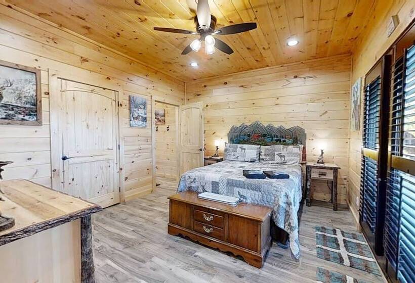 Lazy Bear Lodge